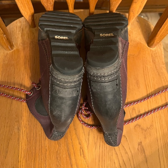 Sorel Joan of Arctic Black and Purple Leather Lace Up Wedge Booties - Picture 8 of 10